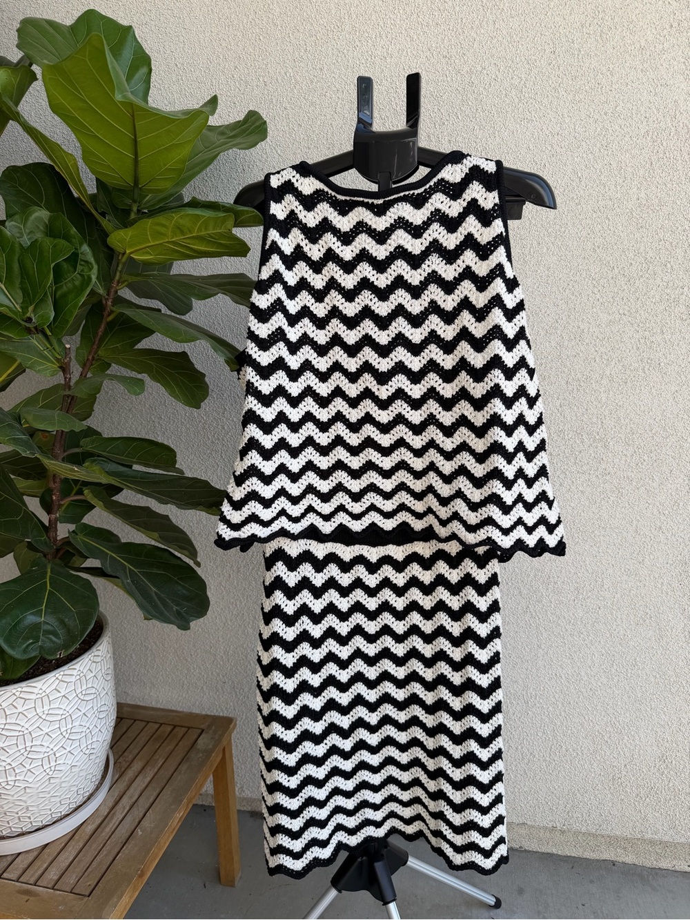 Ava & Viv Womens 1X Crochet Knit 2 Piece Set Chevron Top and Skirt Black White